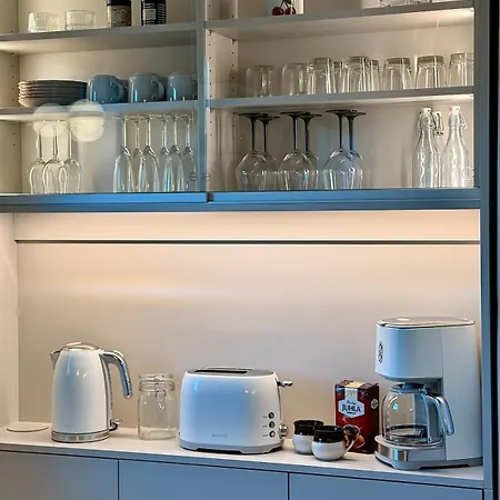 Bright And Beautiful Two-room Design * 라티